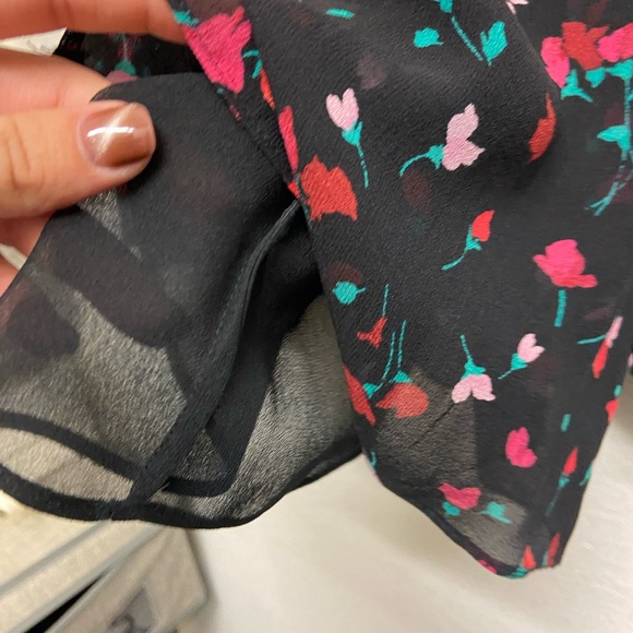 Joie Gontilda Silk Floral Long-Sleeve Top - Picture 7 of 10